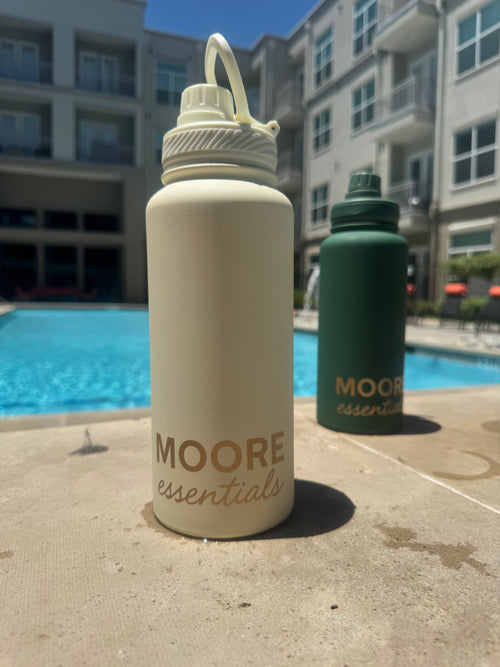 MOORE Essentials Water Bottle - Soft Cream (32 oz)